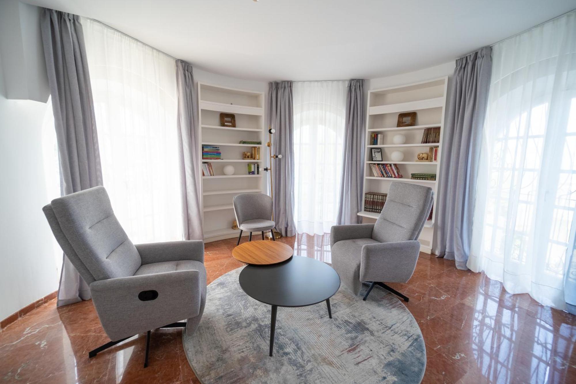 Julieta Y Romeo By Bookirentals Benidorm